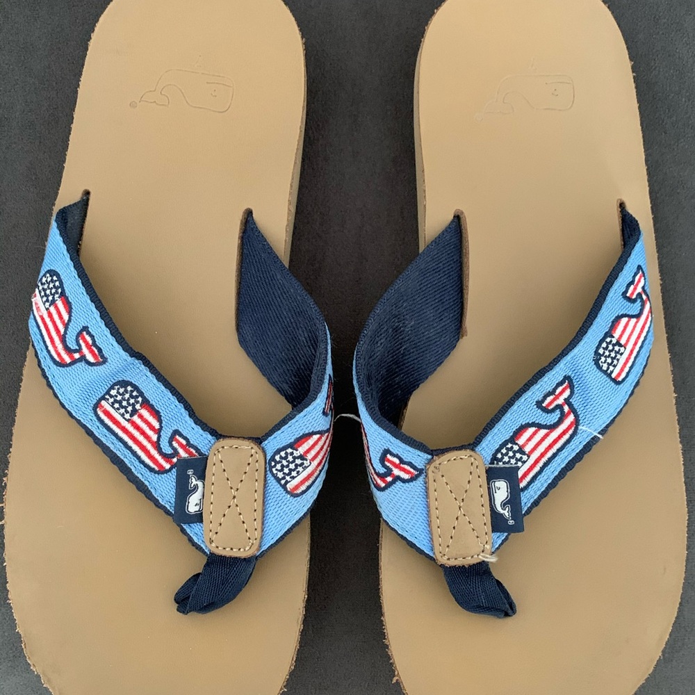 Vineyard Vines Men’s flip flops size 7.
